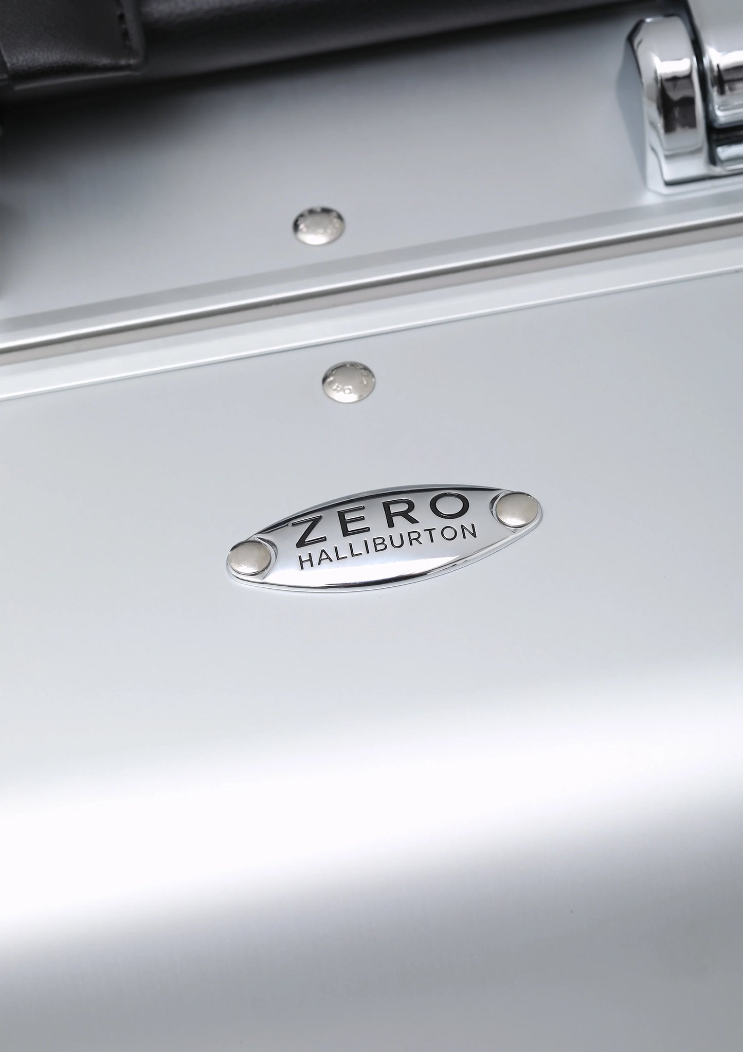 NEIGHBORHOOD x ZERO HALLIBURTON . CLASSIC ALUMINUM 3.0