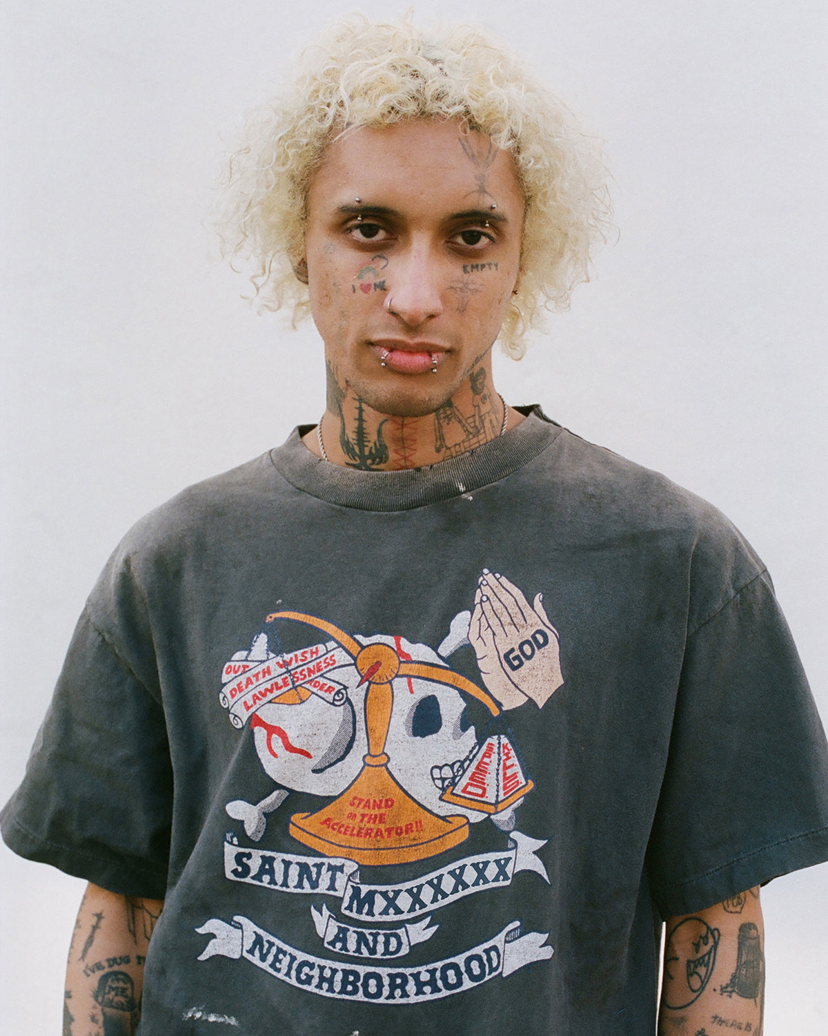 SAINT Mxxxxxx x NEIGHBORHOOD / STHD . SS TEE PRAY
