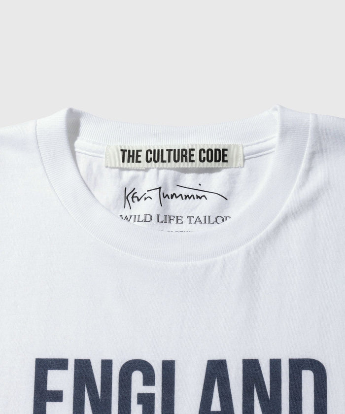 THE CULTURE CODE × Kevin Cummins for WILD LIFE TAILOR / T-SHIRT MANCHESTER CITY - SISTERS