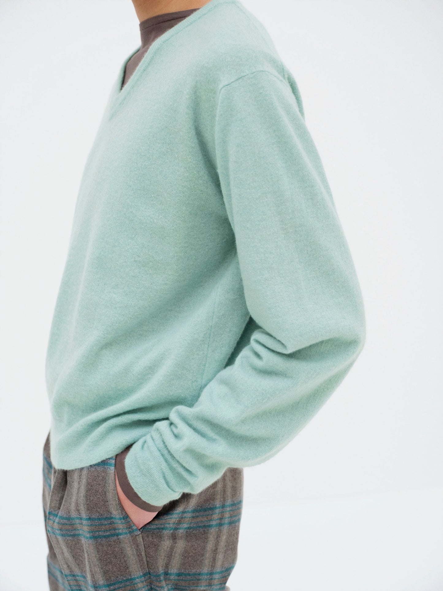 AURALEE 26AW HIGH GAUGE SOFT CASHMERE KNIT V-NECK P/O