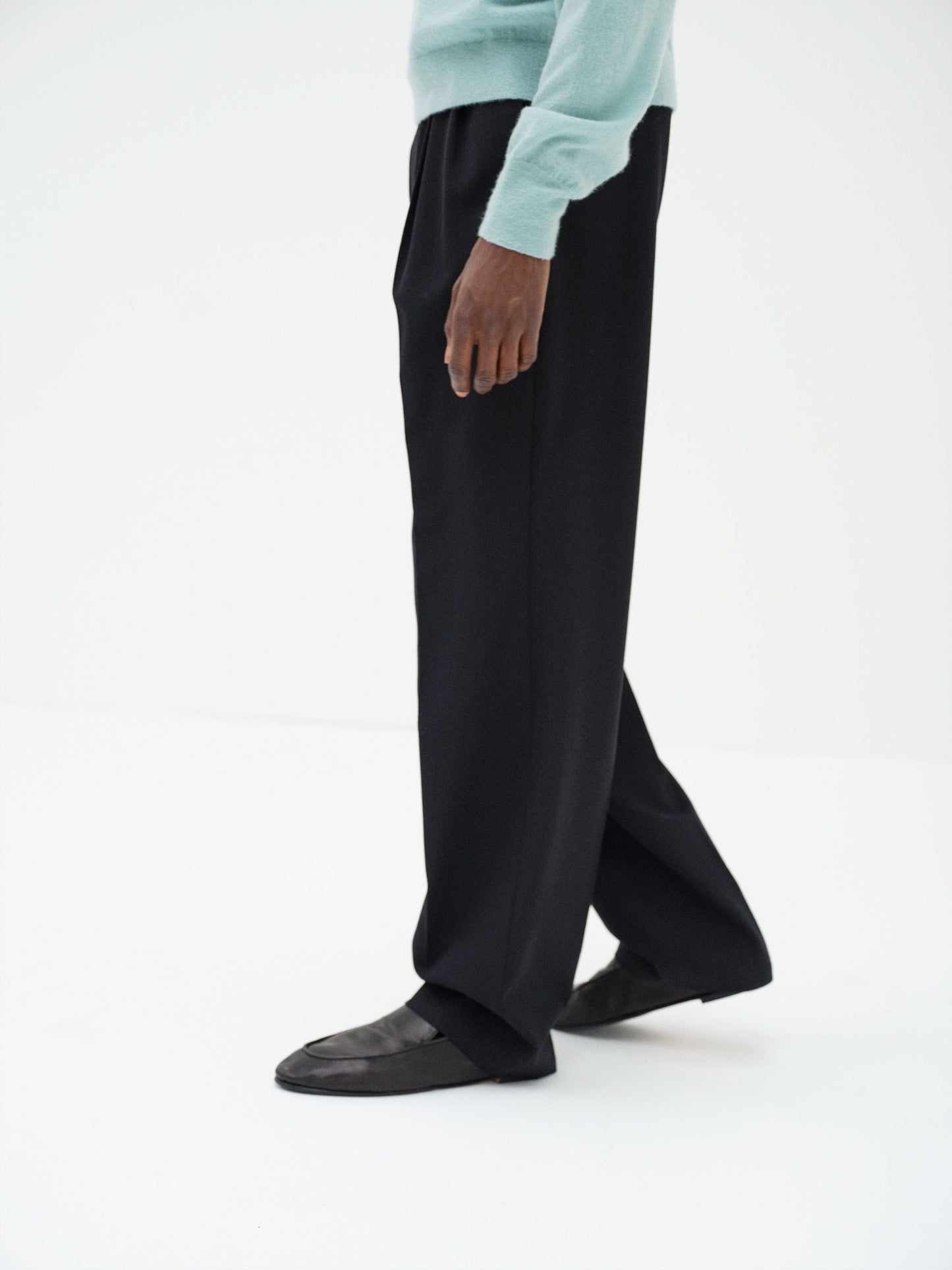 AURALEE 26AW LIGHT WOOL MAX GABARDINE TWO-TUCK SLACKS