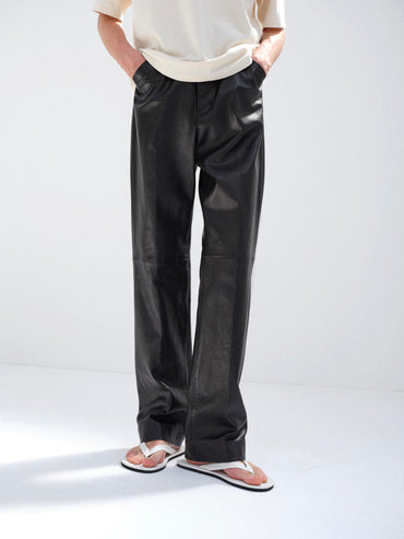 AURALEE 26SS TEXTURED LAMB LEATHER PANTS