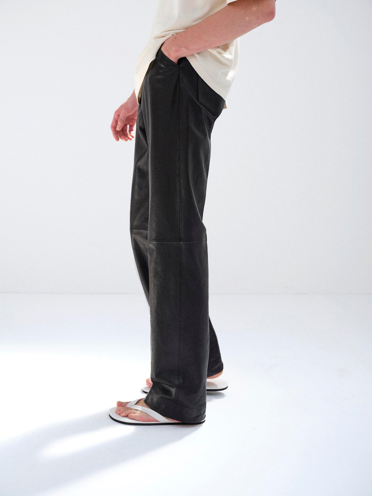 AURALEE 26SS TEXTURED LAMB LEATHER PANTS